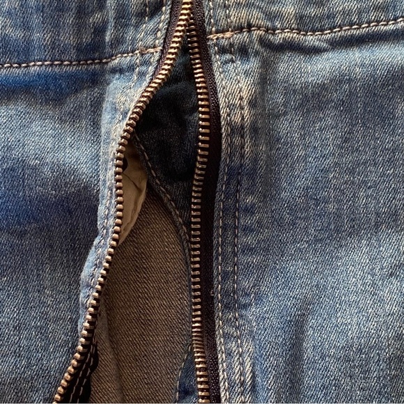 Lane Bryant Zip Front Raw Hem Distressed Denim Jean A-Line Skirt Size 28 - Picture 15 of 16